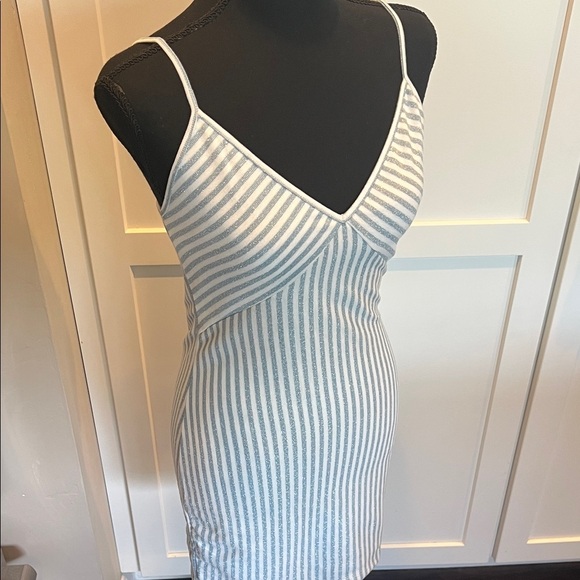 Princess Polly Blue and White Striped Dress Size 4 - Picture 10 of 10
